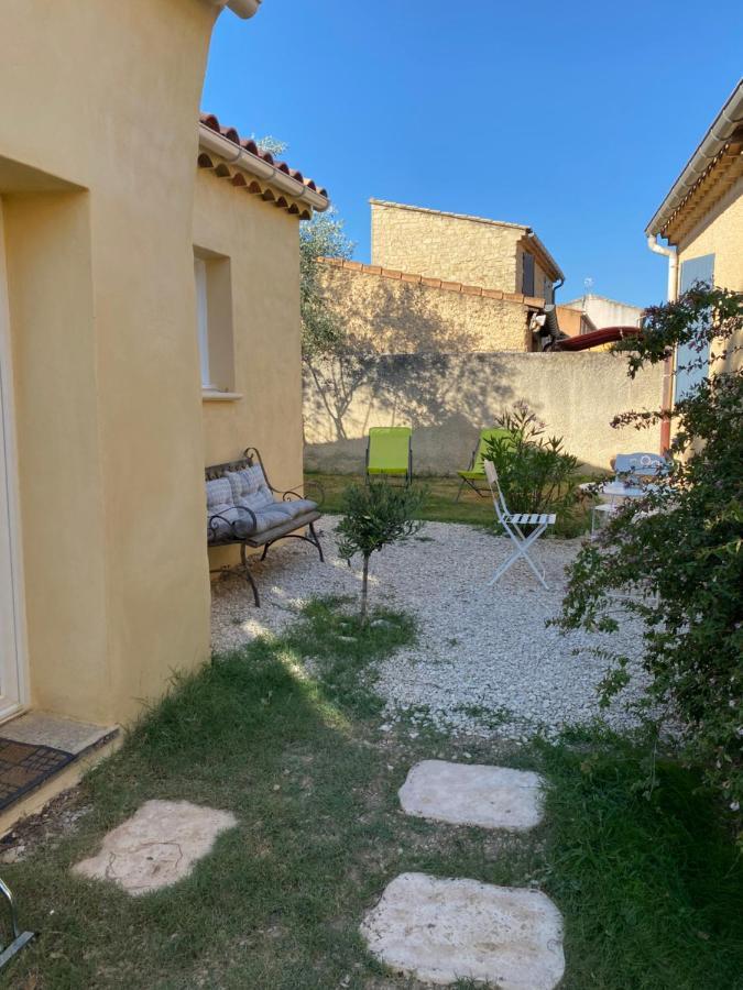 Gite Lou Sabai Au Pied Des Dentelles De Montmirail, Piscine Partagee Обиньон Екстериор снимка